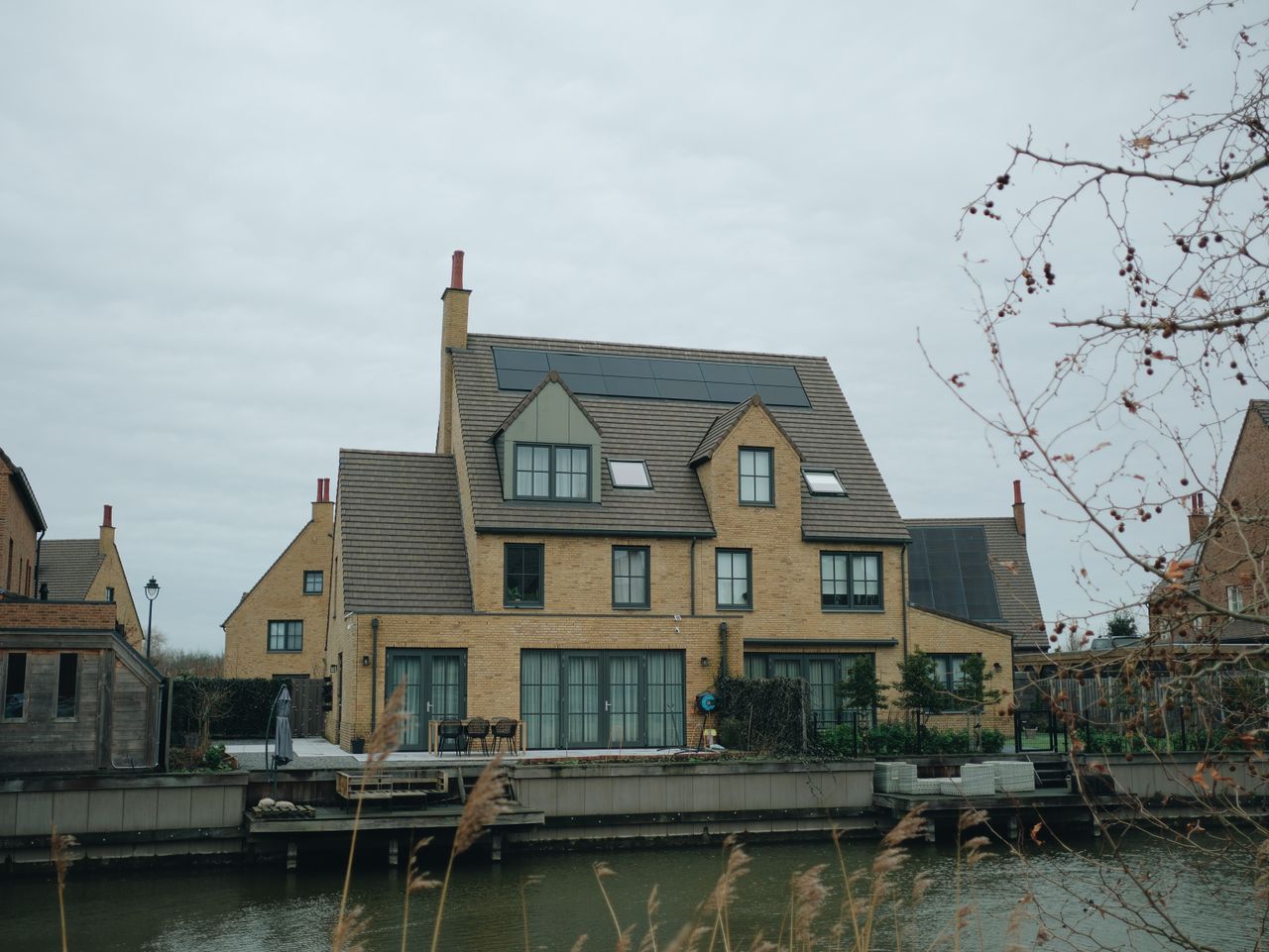 services-03 A picturesque canal-side house in Hoofddorp, Holland showcasing modern architecture.